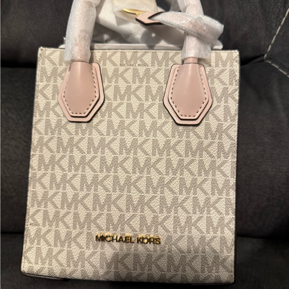 MK Michael Kors Detachable Straps Shoulder Bag